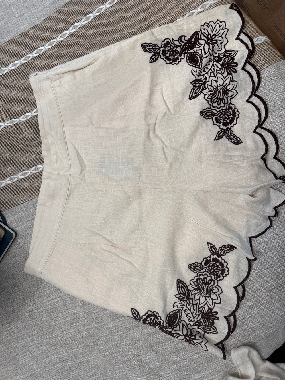 Ann Taylor Cream Scallop Hem Shorts with Black Floral Embroidery